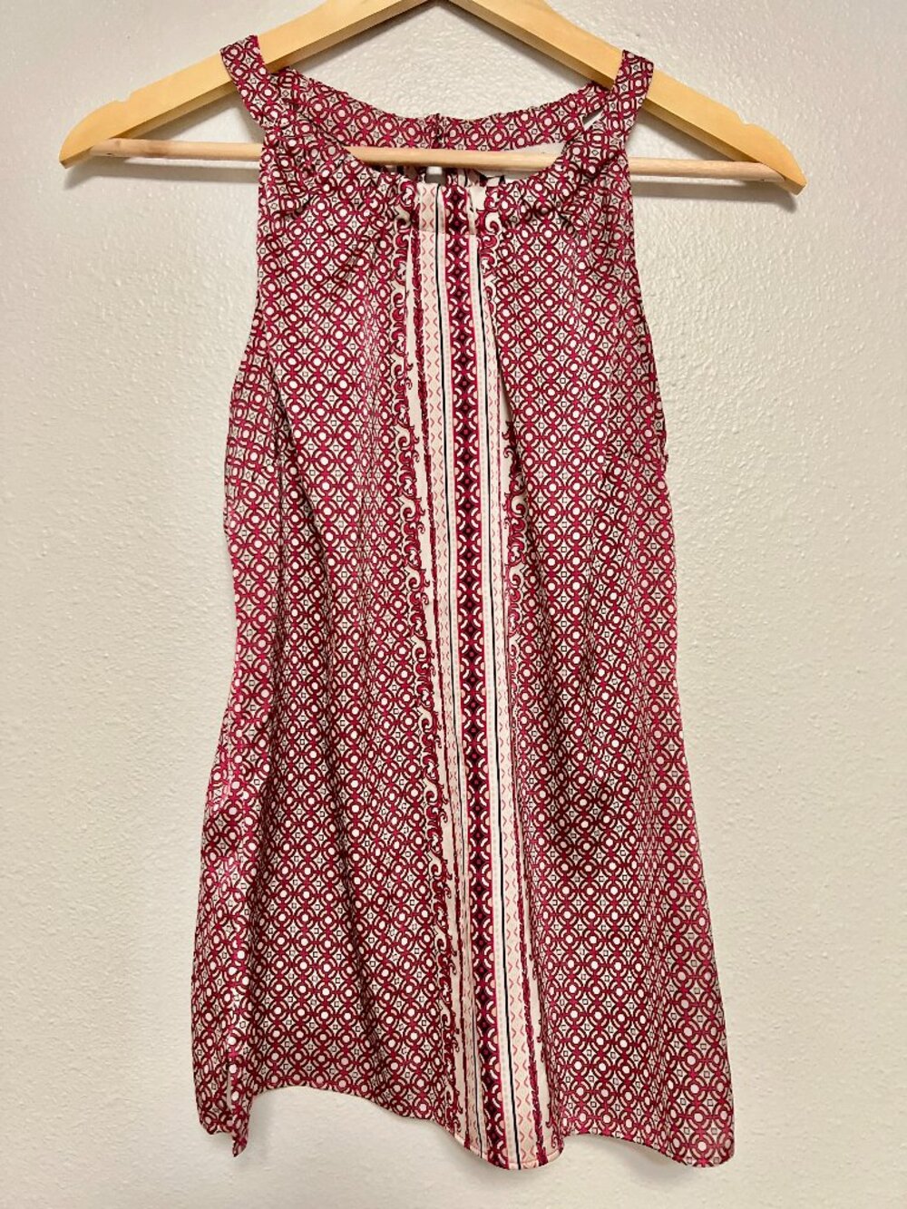 White House Black Market Red Geo Print Sleeveless Tunic‎ Blouse S Keyhole Zip